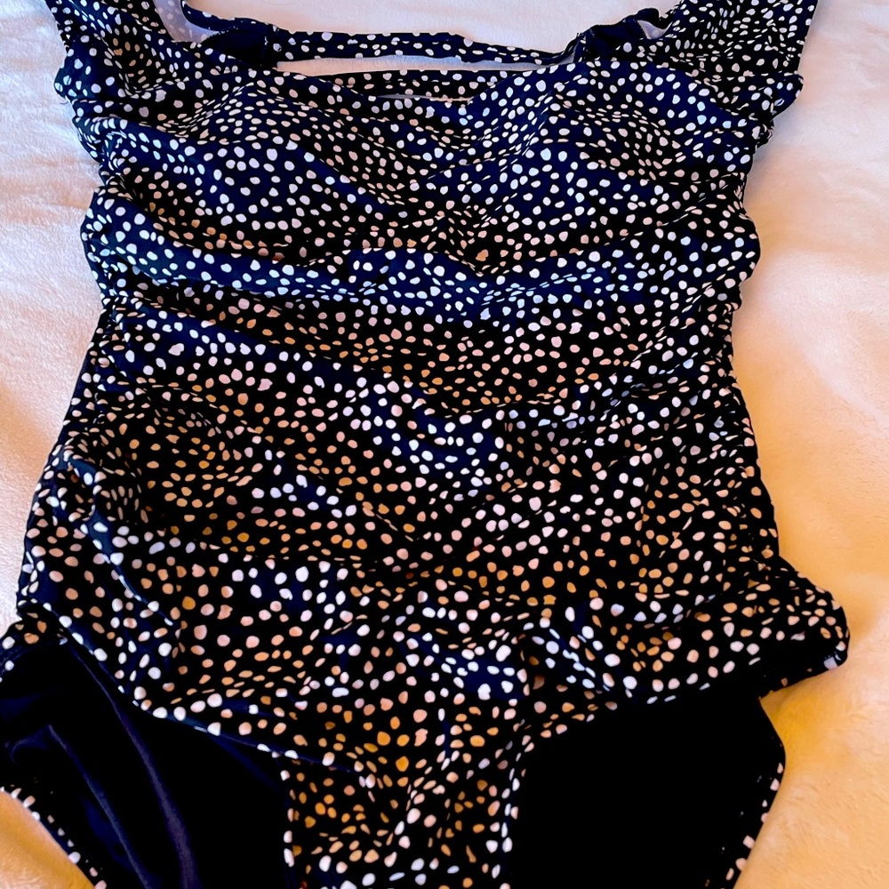 Janela Bay vintage style swimsuit, polka dot with thick straps. Size medium